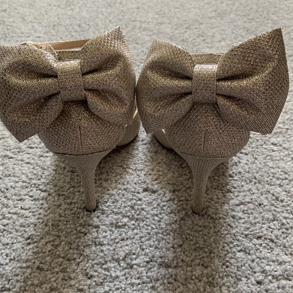 Silver sparkly bow heels NEW in box!